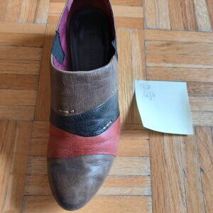 LEFT SHOE ONLY Tamaris brown / red / black leather shoes US 8 EU 38